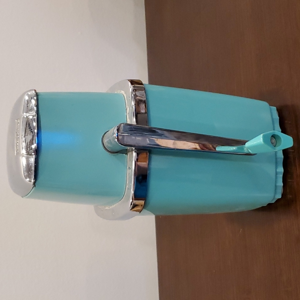 Vintage teal ice crusher
